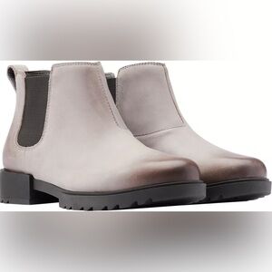 NWOT SOREL Women's Emelie II Chelsea Size: 9 Color: Quarry/Black